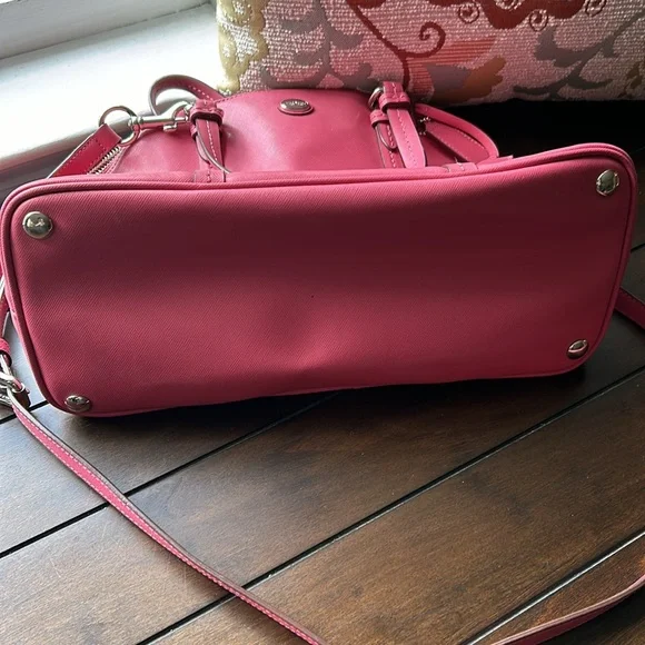 🌸END OF SUMMER SALE 🌸Pretty in Pink! Coach Bag with shoulder and hand straps - Picture 5 of 9
